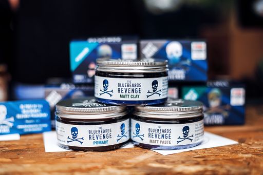 Глина, паста и помада для волос – чем отличаются три популярных стайлинга