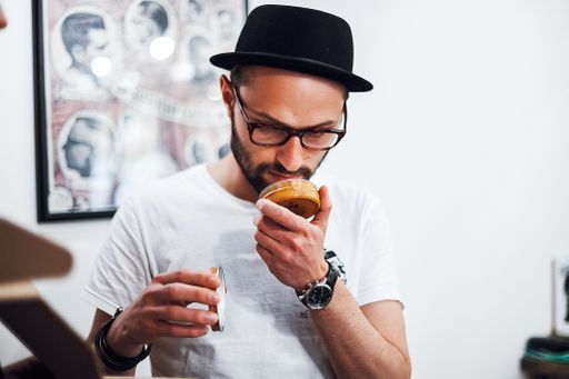 Воск для усов: вы серьезно?